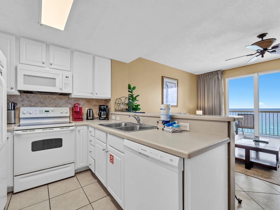 Condo, 1 King Bed with Sofa bed (Seychelles 907) | Private kitchen | Oven, toaster