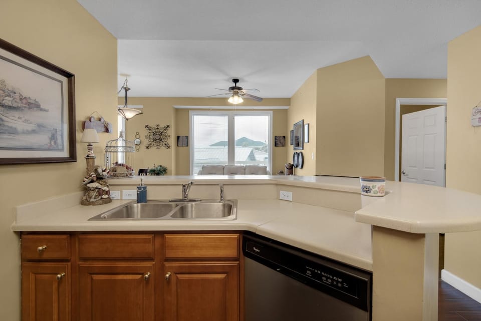 Condo, Multiple Beds (Seychelles 209) | Private kitchen | Oven, toaster