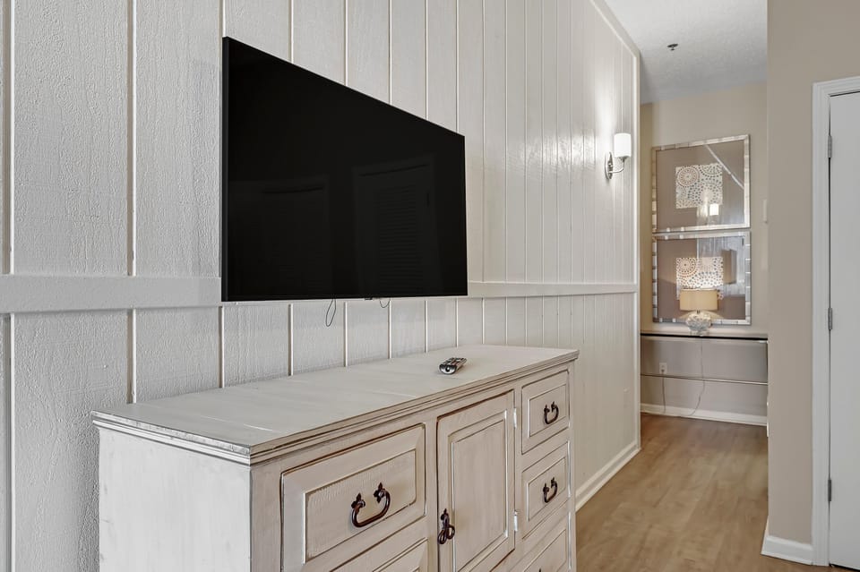 Condo, 1 King Bed with Sofa bed (Windemere 301) | Interior