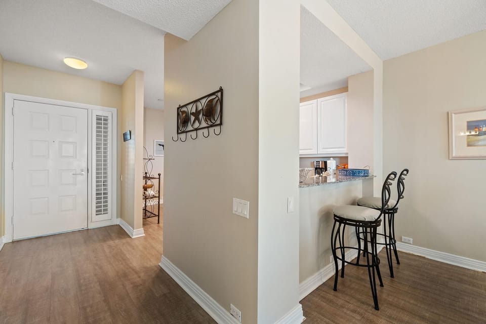 Condo, Multiple Beds (Beach Colony Tower 5B) | Dining