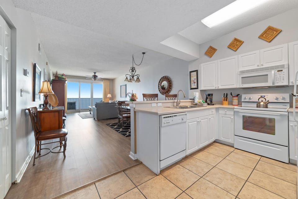 Condo, Multiple Beds (Windemere 807) | Private kitchen | Oven, toaster, paper towels