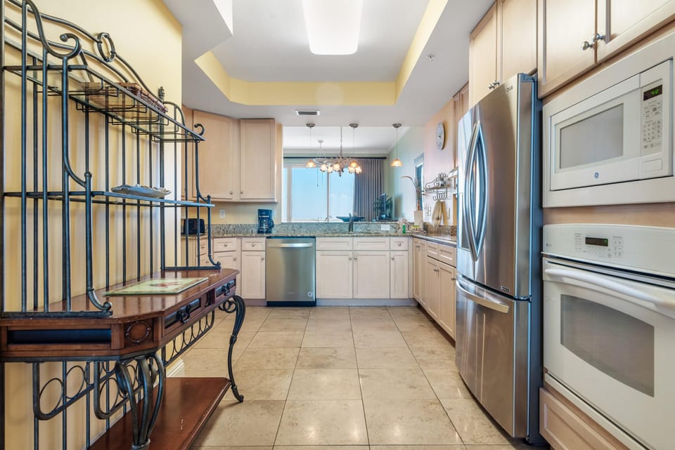 Condo, Multiple Beds (Indigo East 2004) | Private kitchen | Oven, toaster, paper towels