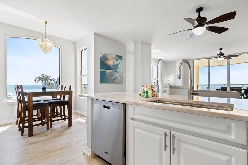 Condo, Multiple Beds (Beach Colony East 16A-Penthouse) | Private kitchen | Oven, toaster, paper towels
