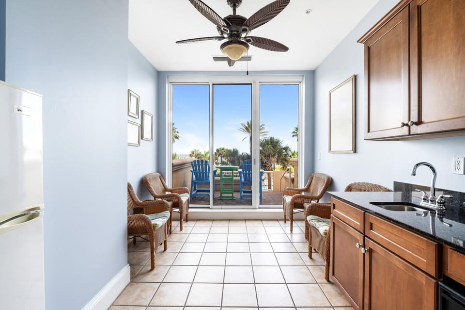 Condo, Multiple Beds (Indigo East 2102 Penthouse w/Cabana) | Interior