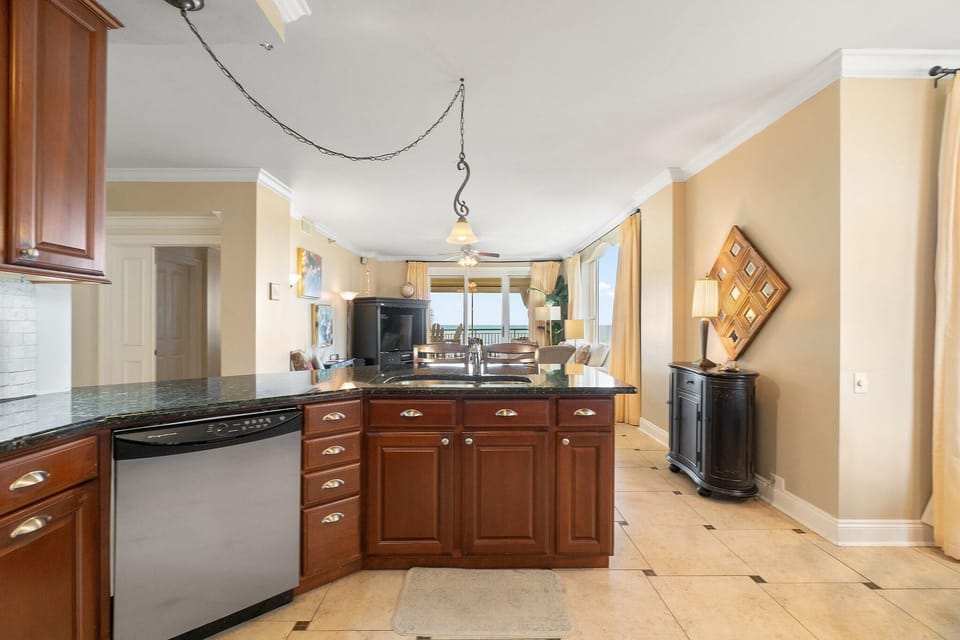 Condo, Multiple Beds (Beach Colony West 2D) | Private kitchen | Oven, toaster, paper towels