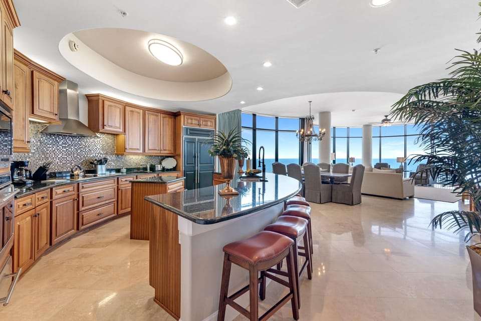 Condo, Multiple Beds (Capri 601) | Private kitchen | Oven, toaster, paper towels