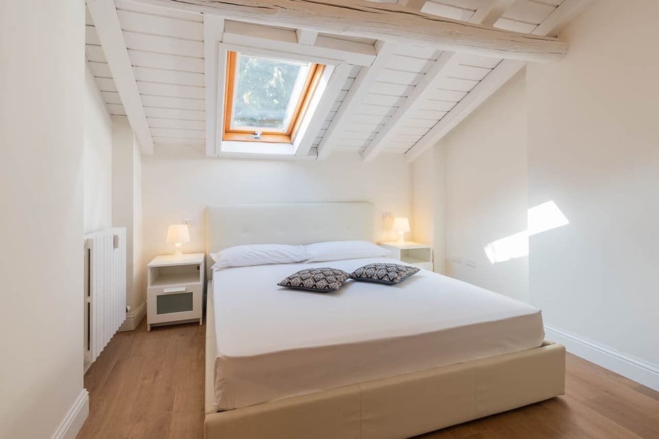 Classic Suite | Down comforters, desk, laptop workspace, soundproofing