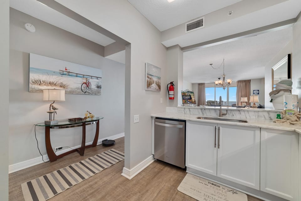 Condo, Multiple Beds (Beach Colony East 15C-Penthouse) | Private kitchen | Oven, toaster, paper towels