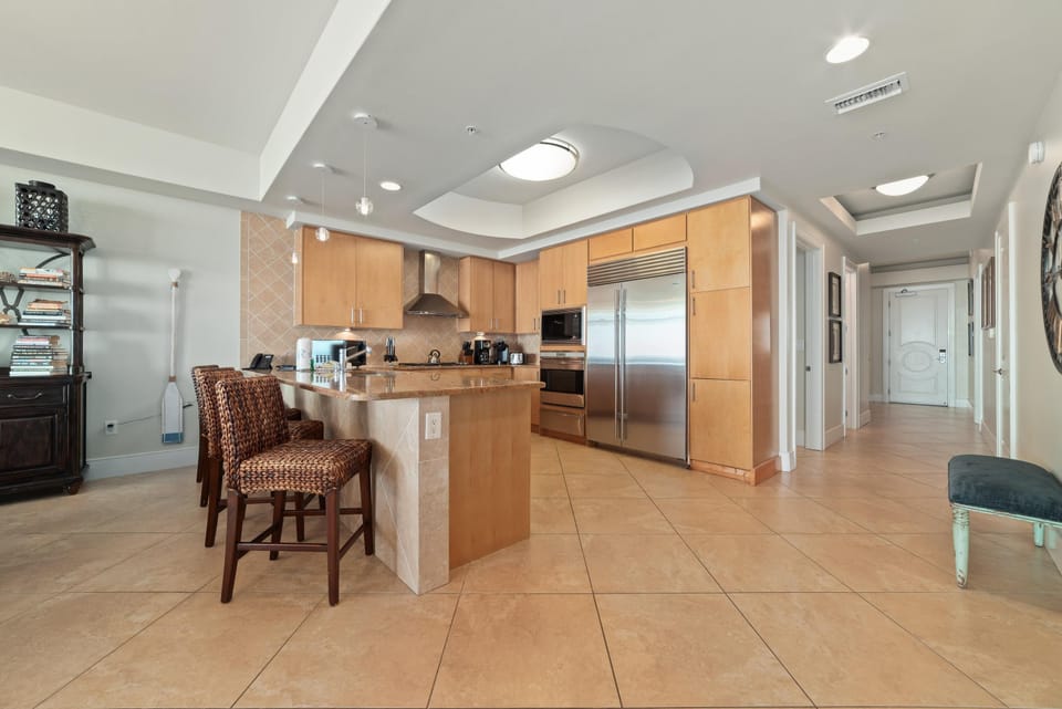 Condo, Multiple Beds (Turquoise C2106) | Private kitchen | Oven, toaster, paper towels