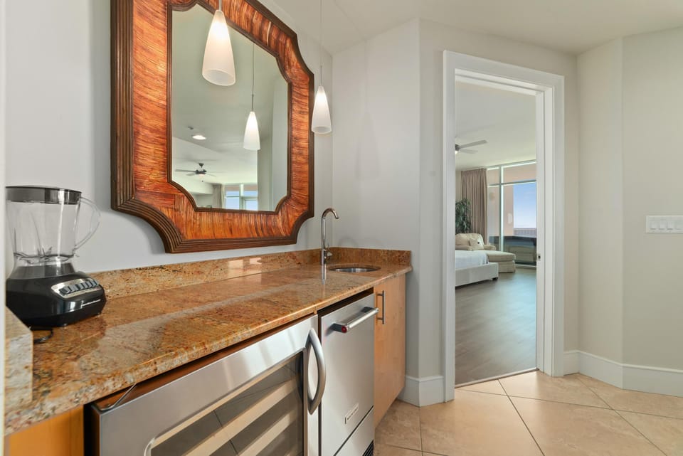 Condo, Multiple Beds (Turquoise C2106) | Interior