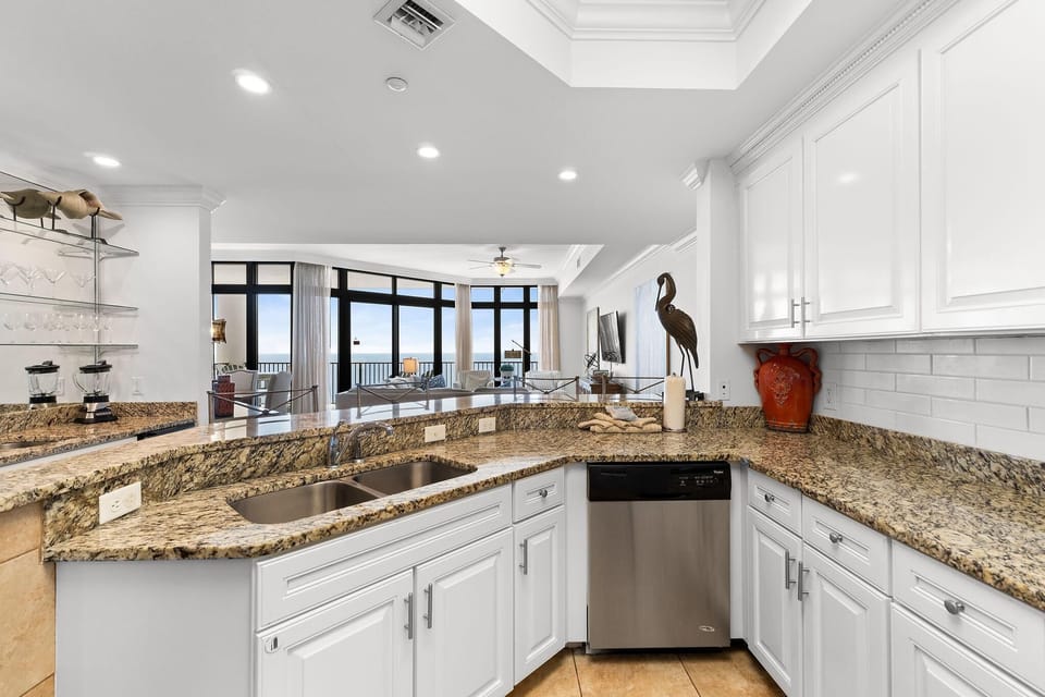 Condo, Multiple Beds (The Oasis at Orange Beach 2208 (Phoen) | Private kitchen | Oven, toaster, paper towels