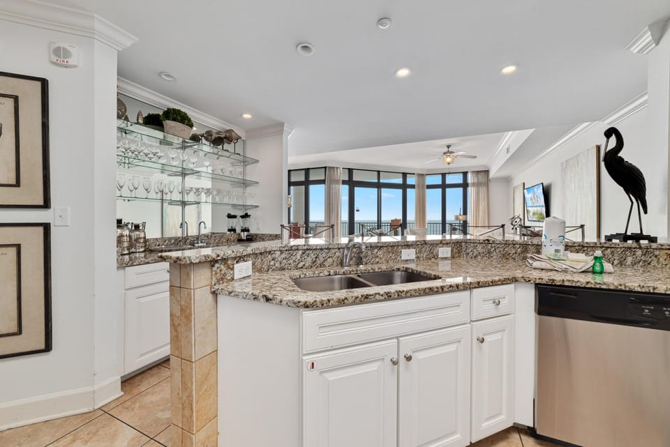 Condo, Multiple Beds (The Oasis at Orange Beach 2208 (Phoen) | Private kitchen | Oven, toaster, paper towels