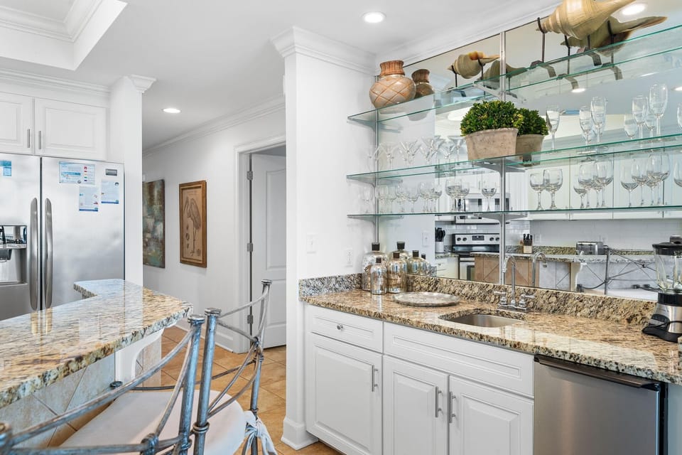 Condo, Multiple Beds (The Oasis at Orange Beach 2208 (Phoen) | Private kitchen | Oven, toaster, paper towels