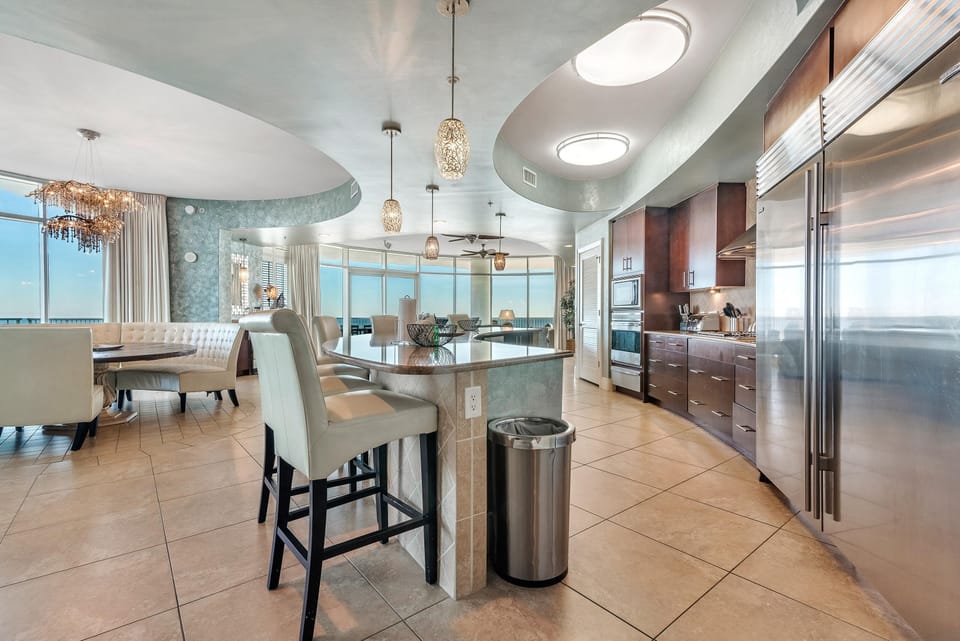 Condo, Multiple Beds (Turquoise C601) | Private kitchen | Oven, toaster, paper towels