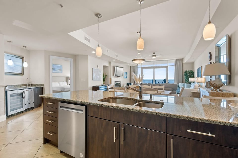 Condo, Multiple Beds (Turquoise C2706) | Interior