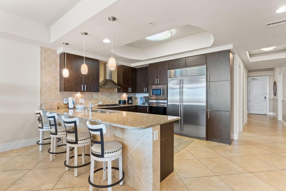 Condo, Multiple Beds (Turquoise C2706) | Private kitchen | Paper towels