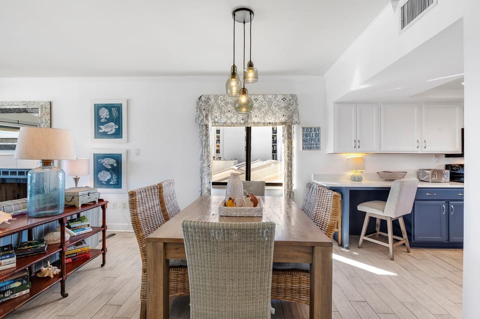 Condo, 1 King Bed with Sofa bed (Shipwatch A504) | Private kitchen | Oven, toaster, paper towels