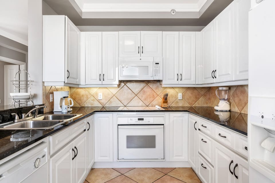 Condo, Multiple Beds (Beach Colony East 6A) | Private kitchen | Oven, toaster, paper towels