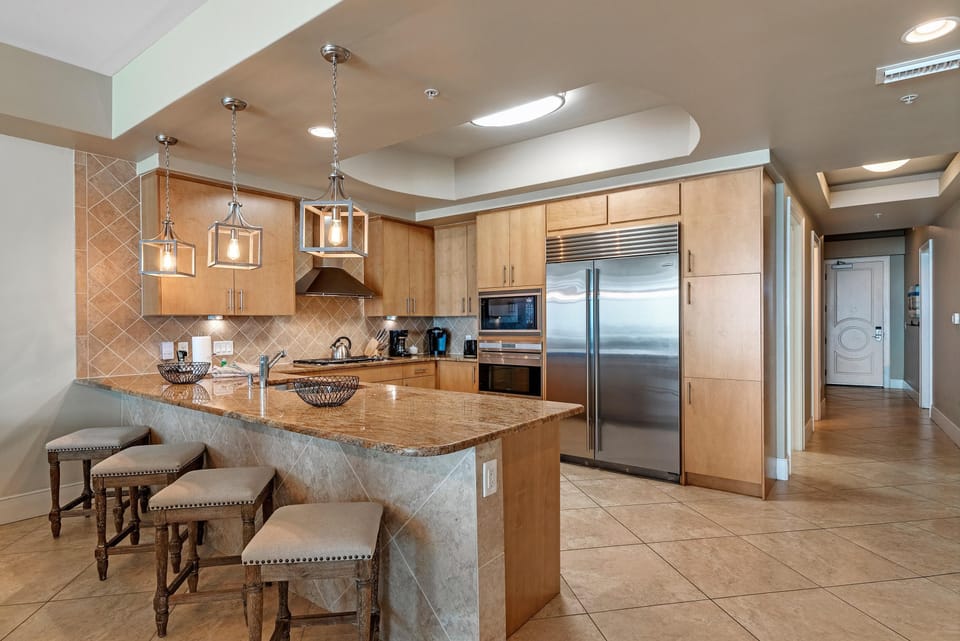 Condo, Multiple Beds (Turquoise C406) | Private kitchen | Oven, toaster, paper towels