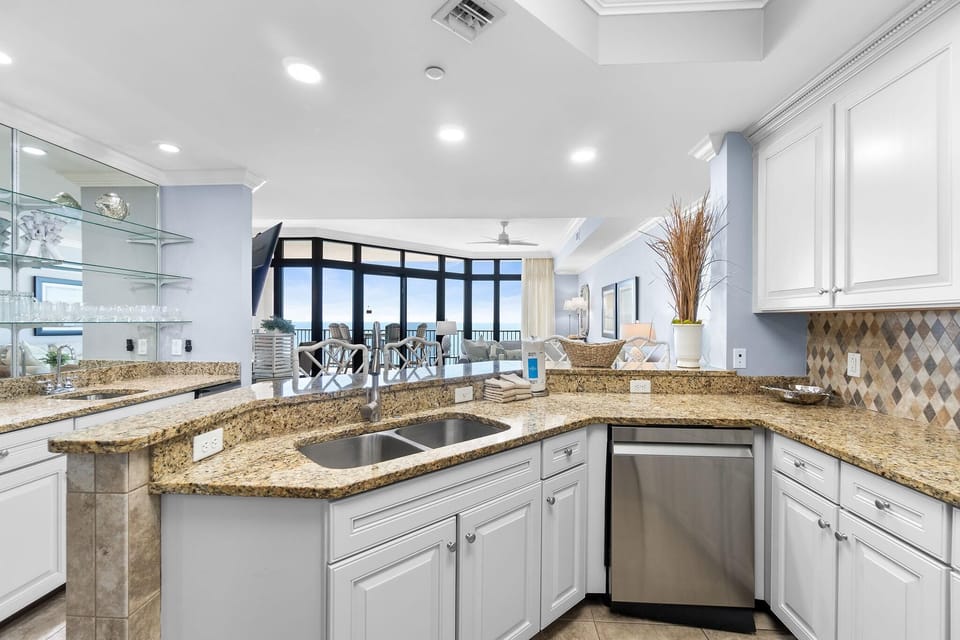 Condo, Multiple Beds (The Oasis at Orange Beach 2206 (Phoen) | Private kitchen | Oven, toaster, paper towels