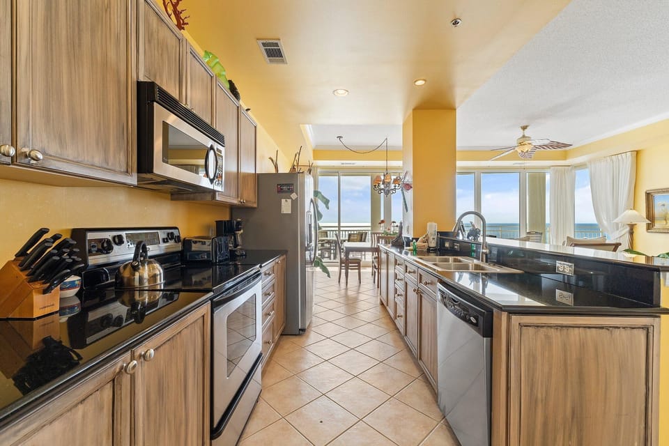 Condo, Multiple Beds (La Playa 502) | Private kitchen | Oven, toaster, paper towels