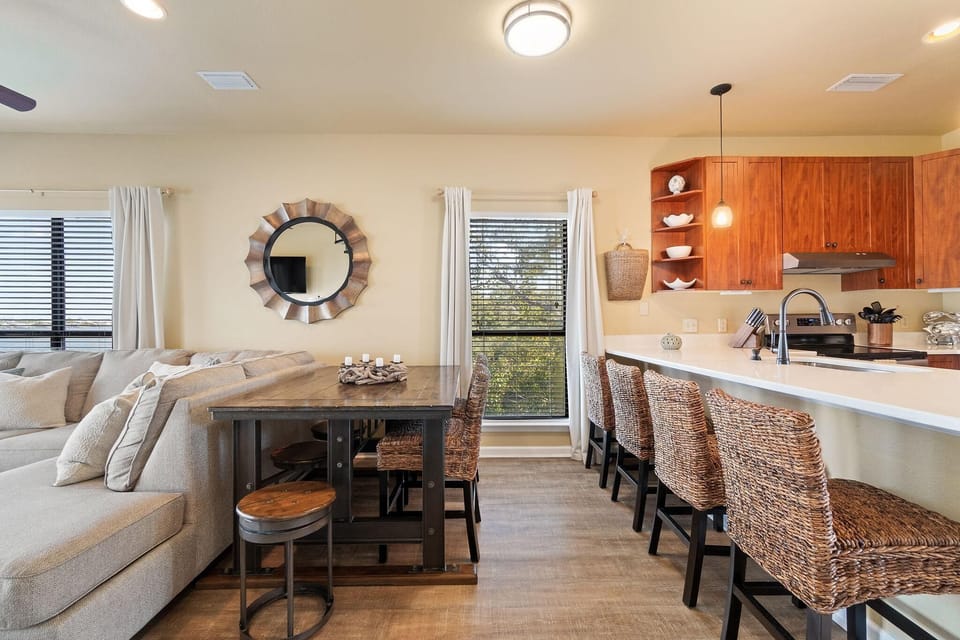 Condo, Multiple Beds (Molokai Villas Riverside 7A) | Interior