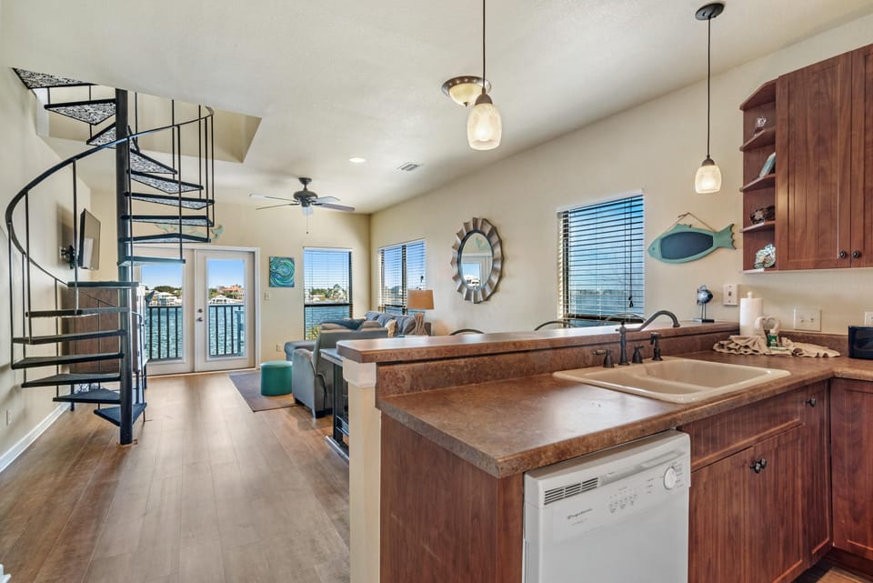 Condo, Multiple Beds (Molokai Villas Riverside 7A) | Private kitchen | Oven, toaster, paper towels