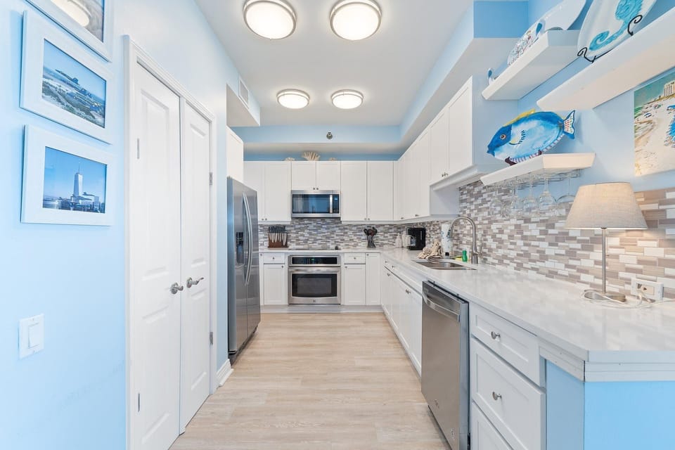 Condo, Multiple Beds (Beach Colony Tower 2C) | Private kitchen | Oven, toaster, paper towels