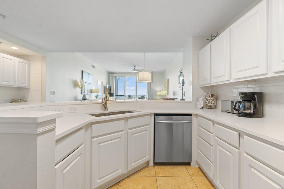 Condo, Multiple Beds (Spanish Key 609) | Private kitchen | Oven, toaster, paper towels