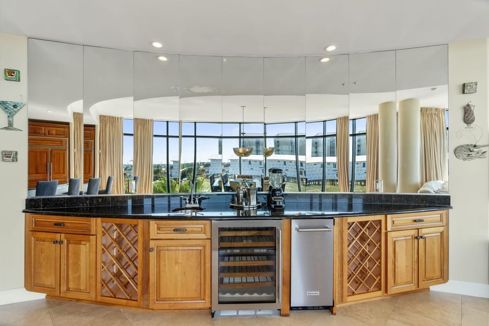 Condo, Multiple Beds (Capri 202 + FREE Seasonal Beach Servi) | Private kitchen | Oven, toaster, paper towels