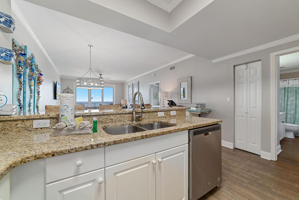 Condo, 1 King Bed with Sofa bed (Windemere 1003) | Private kitchen | Oven, toaster, paper towels