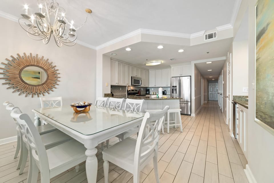 Condo, Multiple Beds (Enclave 604) | Dining