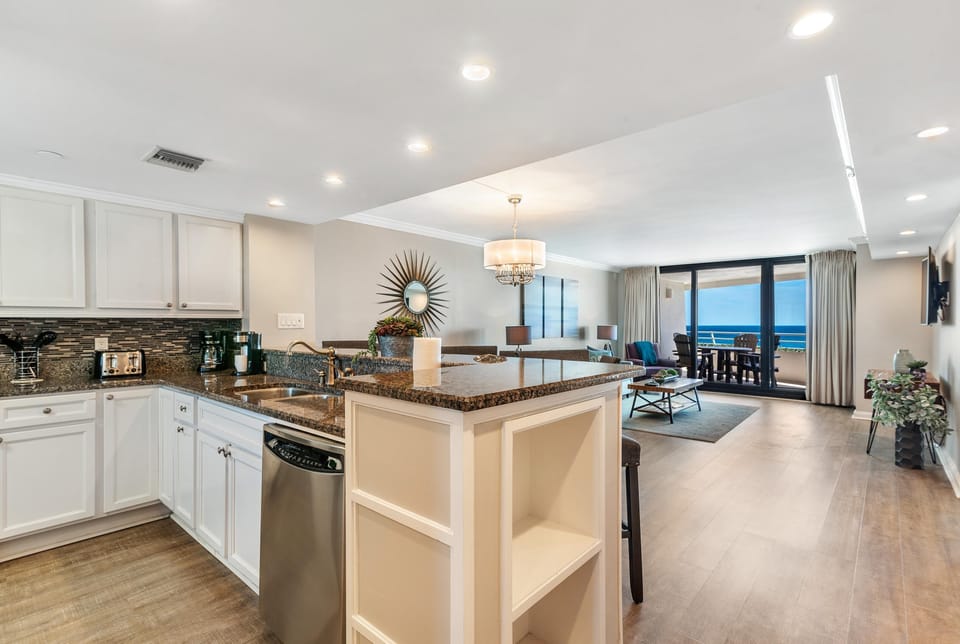 Condo, 1 King Bed with Sofa bed (Eden East 601) | Private kitchen | Oven, toaster, paper towels