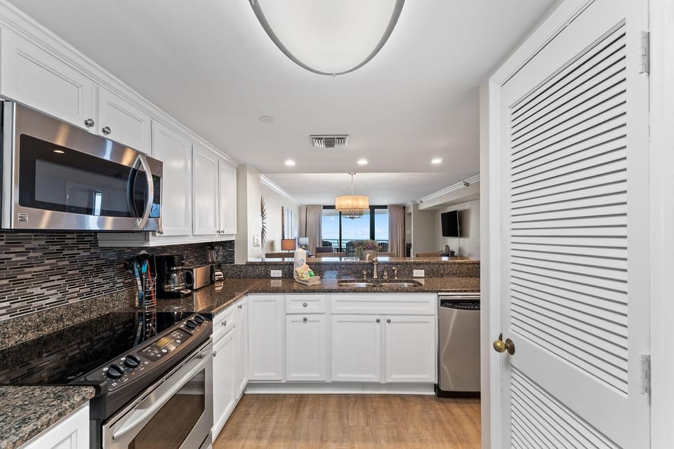 Condo, 1 King Bed with Sofa bed (Eden East 601) | Private kitchen | Oven, toaster, paper towels