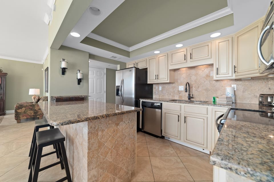 Condo, 1 King Bed with Sofa bed (SeaSpray West 105- Gulf Front) | Private kitchen | Oven, toaster, paper towels