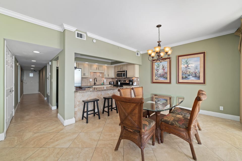 Condo, 1 King Bed with Sofa bed (SeaSpray West 105- Gulf Front) | Dining