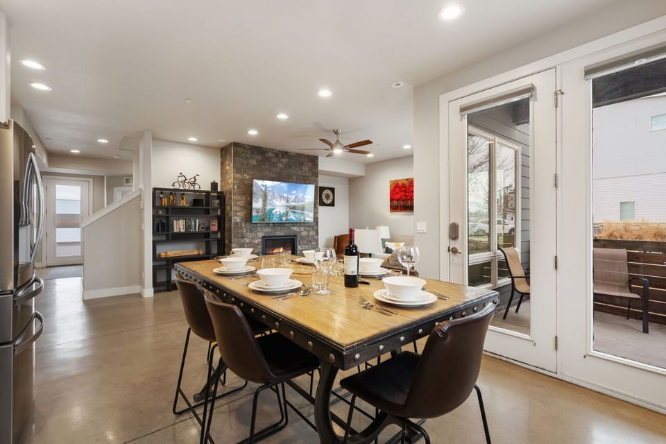 Townhome, Multiple Beds, Patio, Mountain View (844 Jerome St. (Unit 4)) | Dining