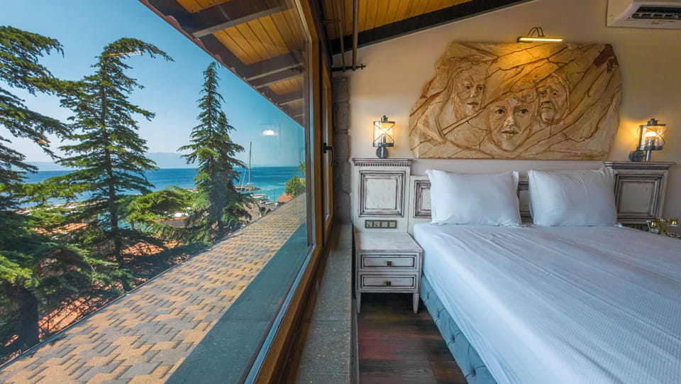 Executive Room | Minibar, in-room safe, free WiFi, bed sheets