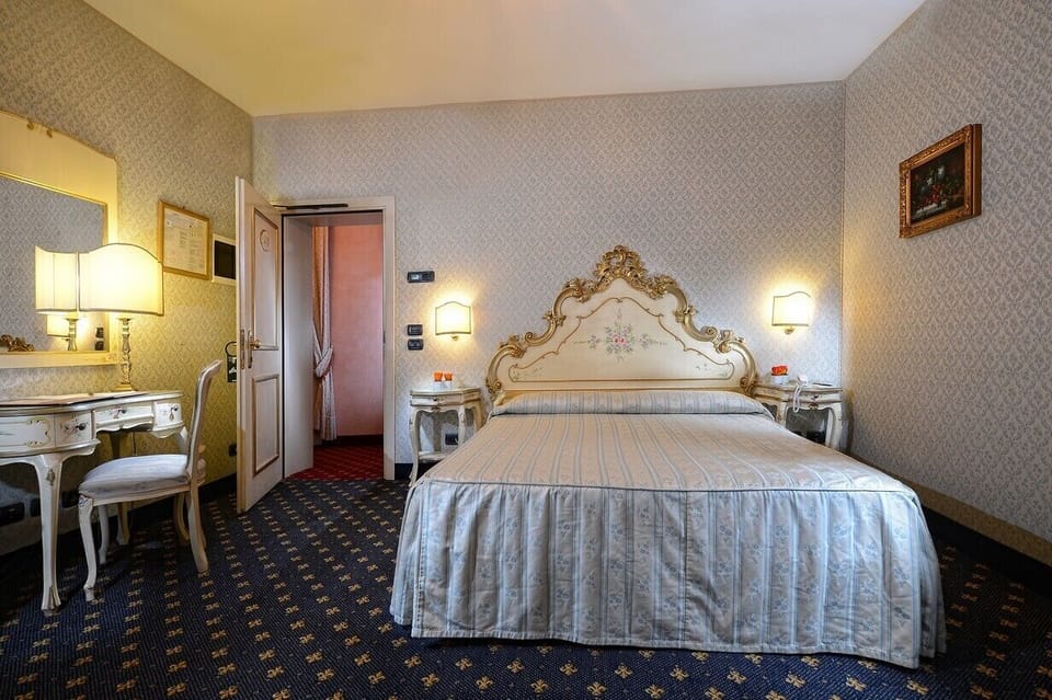 Double Room | Minibar, in-room safe, desk, free WiFi