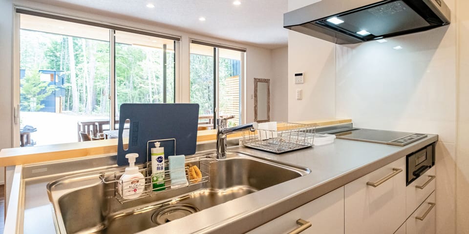[Large] Maisonette with open-air bath, No pets allowed | Private kitchen | Full-size fridge, microwave, stovetop, toaster