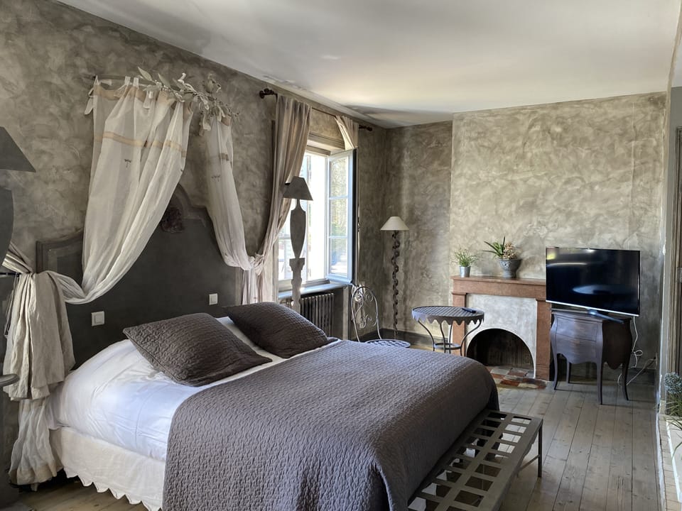 Deluxe Room | WiFi (free), bed sheets