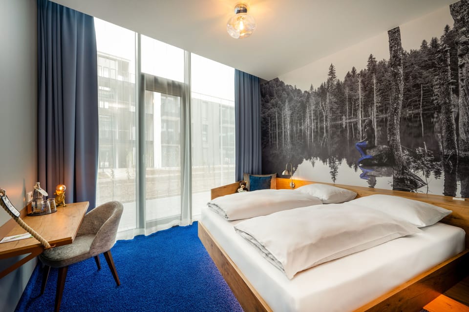 Double Room COMFY with King Bed | Desk, free WiFi, bed sheets