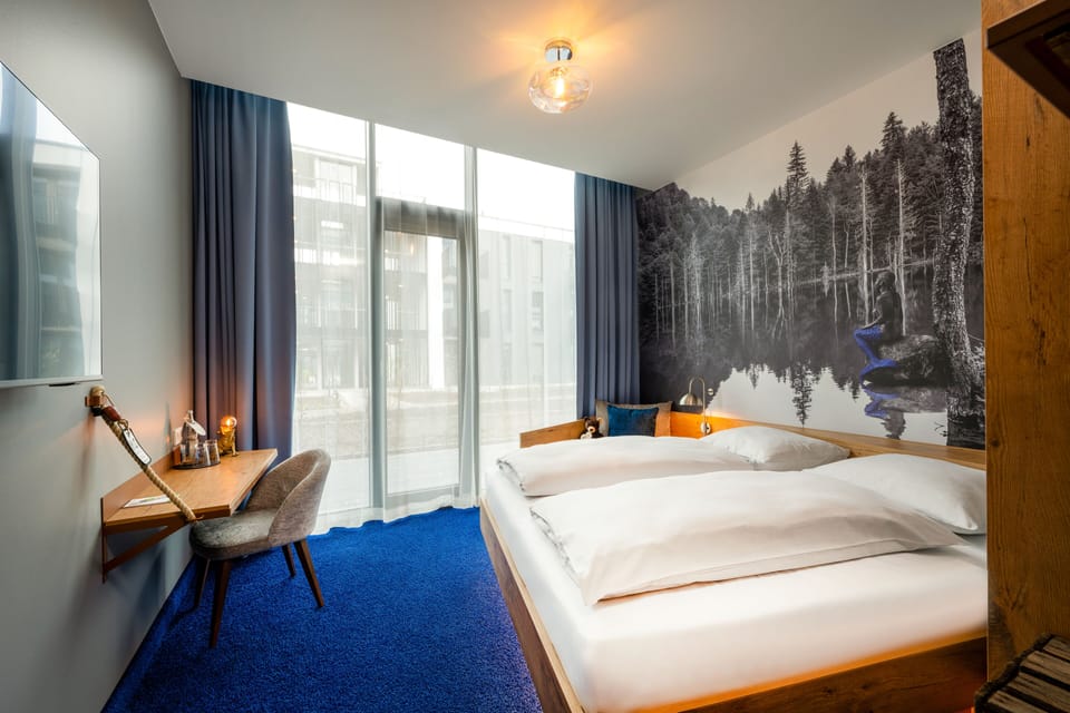 Double Room COMFY with King Bed | Desk, free WiFi, bed sheets