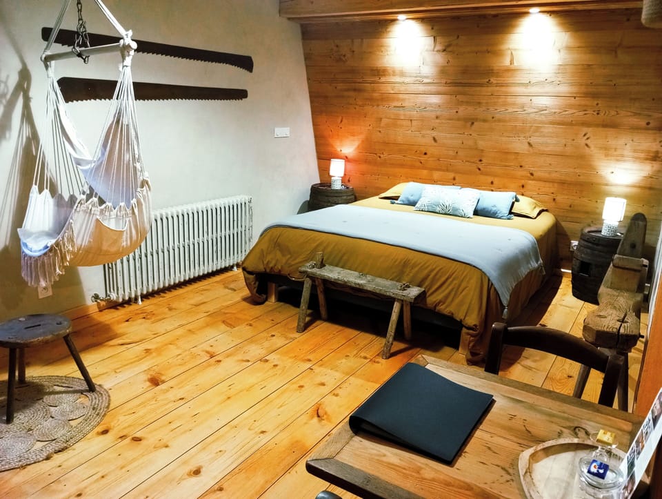 Traditional Room, 1 Queen Bed | 1 bedroom, individually furnished, free WiFi, bed sheets