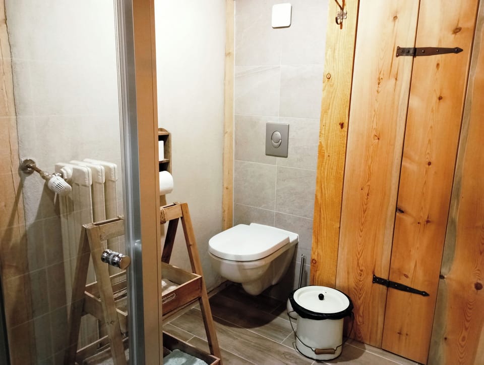Superior Room | Bathroom | Eco-friendly toiletries, hair dryer