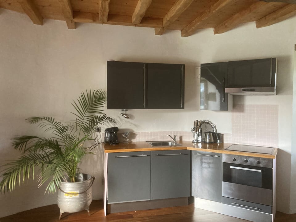 Romantic House | Private kitchen | Highchair
