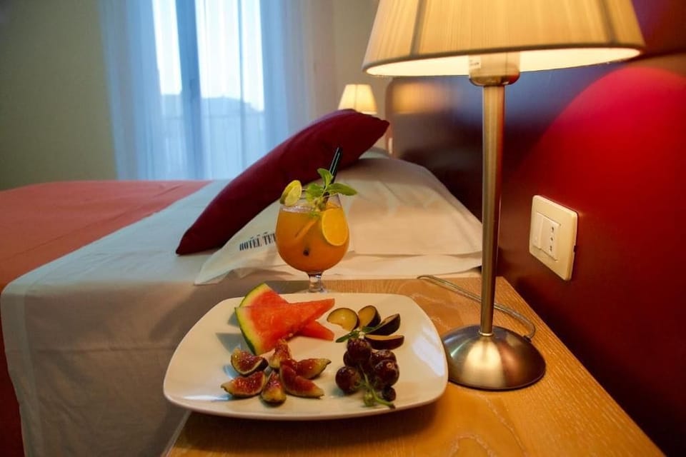 Hypo-allergenic bedding, in-room safe, desk, laptop workspace