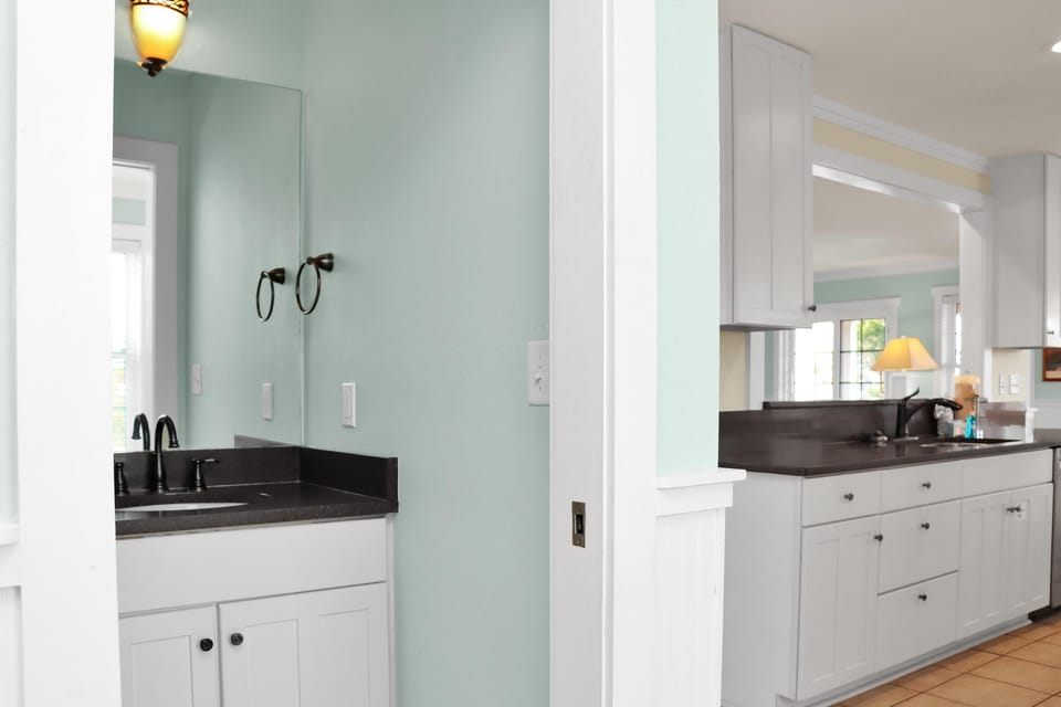 House, Multiple Beds (Cape Dreamin') | Private kitchen | Oven, toaster