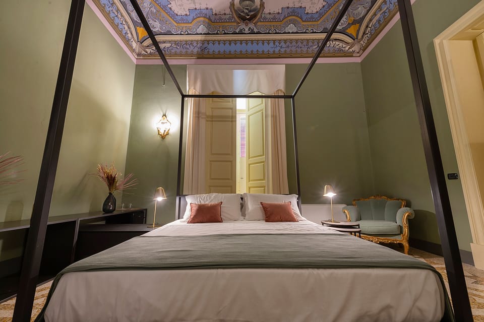 Flora | Egyptian cotton sheets, premium bedding, Select Comfort beds, minibar