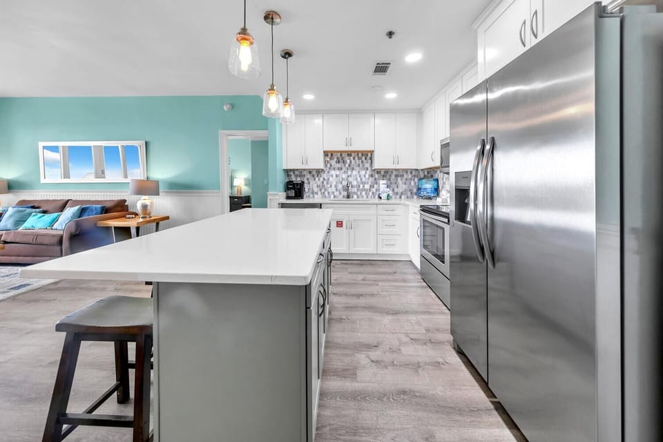 Condo, Multiple Beds (Laketown Wharf 1326) | Private kitchen | Oven, toaster